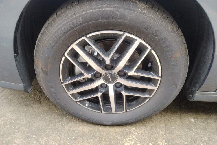 Used BYD Seal 05 DM-i 2025 DM-i Intelligent Drive 120KM Flagship Model Left Front Wheel Hub