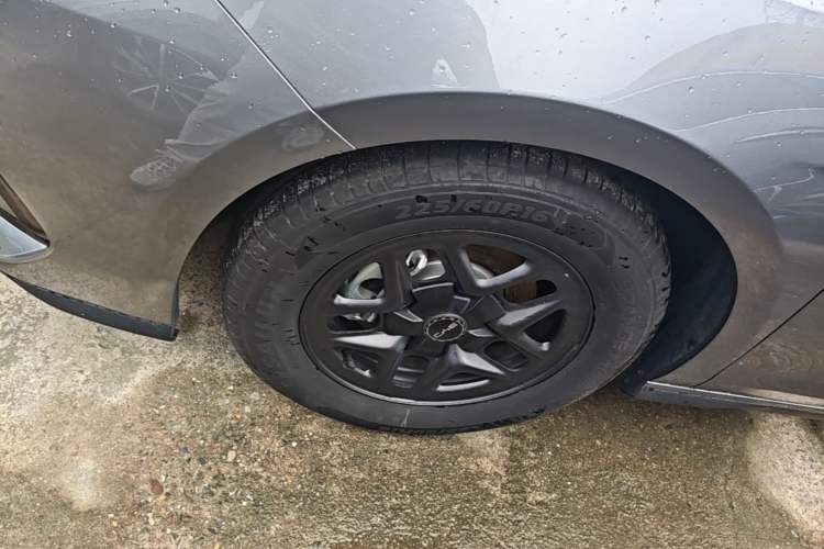 Used BYD Seal 05 DM-i 2025 DM-i Smart Drive 55KM Luxury Model Left Front Wheel Hub
