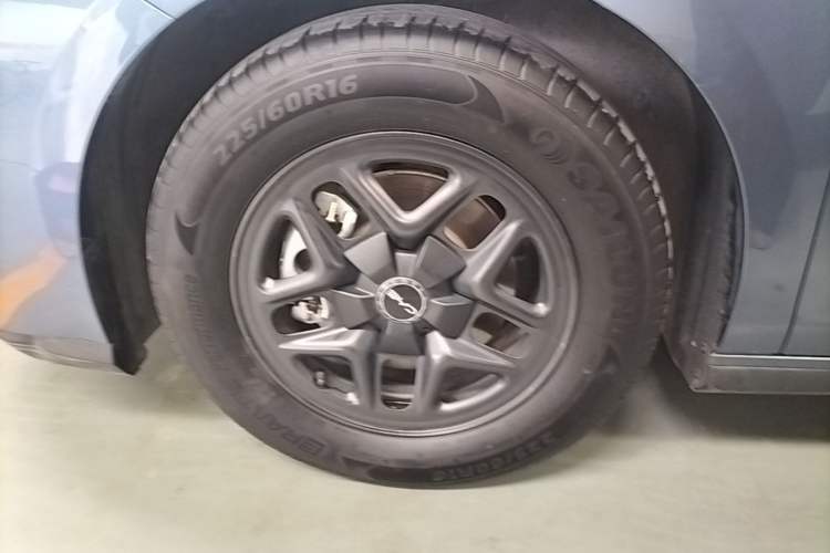 Used BYD Seal 05 DM-i 2025 DM-i Smart Drive 55KM Luxury Model Left Front Wheel Hub