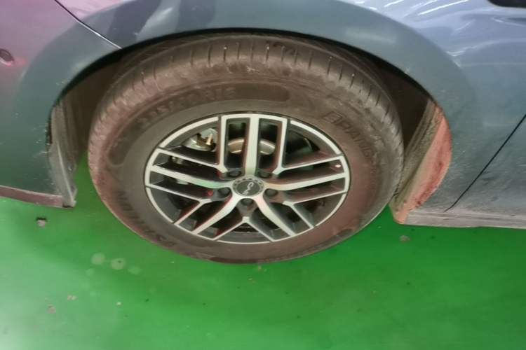 Used BYD Seal 05 DM-i 2025 DM-i Intelligent Drive 120KM Flagship Model Left Front Wheel Hub