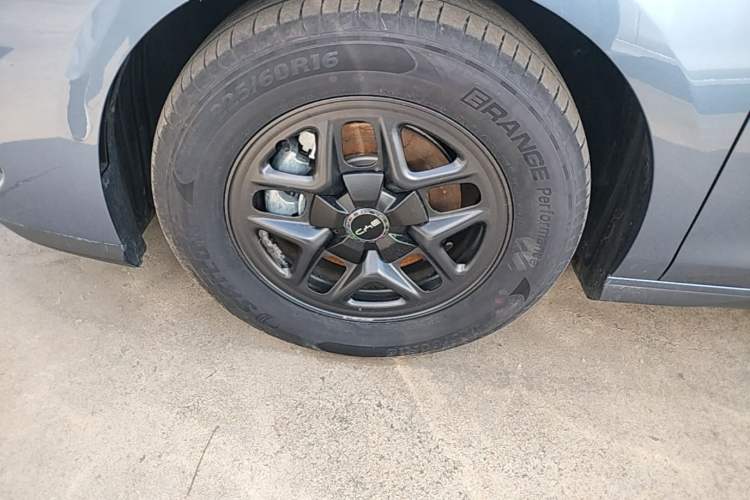 Used BYD Seal 05 DM-i 2025 DM-i Smart Drive 55KM Luxury Model Left Front Wheel Hub