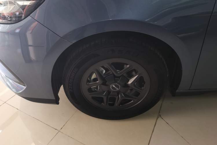 Used BYD Seal 05 DM-i 2025 DM-i Smart Drive 55KM Luxury Model Left Front Wheel Hub
