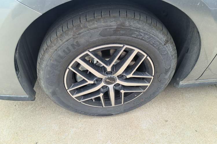 Used BYD Seal 05 DM-i 2025 DM-i Intelligent Drive 120KM Flagship Model Left Front Wheel Hub