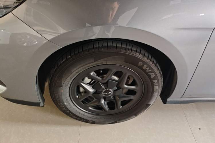 Used BYD Seal 05 DM-i 2025 DM-i Smart Drive 55KM Luxury Model Left Front Wheel Hub