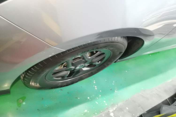 Used BYD Seal 05 DM-i 2025 DM-i Smart Drive 55KM Luxury Model Left Front Wheel Hub