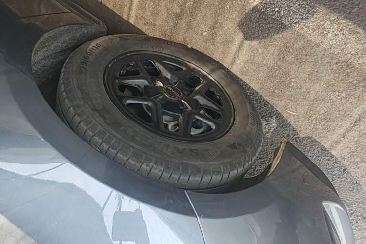 Used BYD Seal 05 DM-i 2025 DM-i Smart Drive 55KM Luxury Model Left Front Wheel Hub