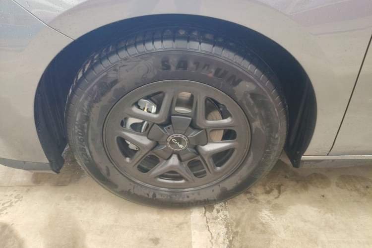 Used BYD Seal 05 DM-i 2025 DM-i Smart Drive 55KM Luxury Model Left Front Wheel Hub