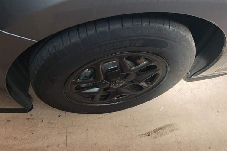Used BYD Seal 05 DM-i 2025 DM-i Smart Drive 55KM Luxury Model Left Front Wheel Hub