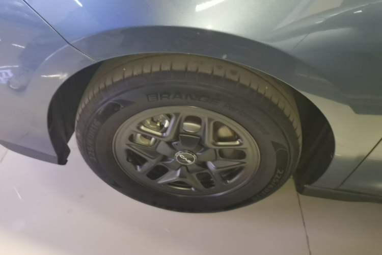 Used BYD Seal 05 DM-i 2025 DM-i Smart Drive 55KM Luxury Model Left Front Wheel Hub