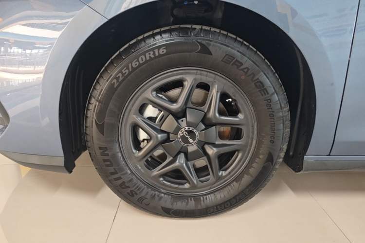 Used BYD Seal 05 DM-i 2025 DM-i Smart Drive 55KM Luxury Model Left Front Wheel Hub
