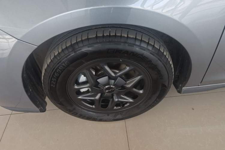 Used BYD Seal 05 DM-i 2025 DM-i Smart Drive 55KM Luxury Model Left Front Wheel Hub