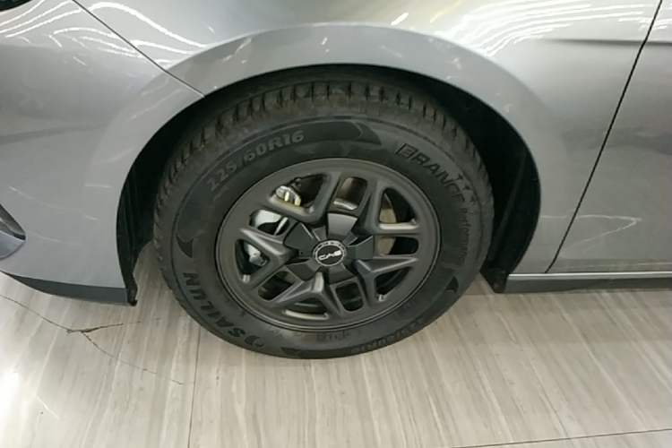 Used BYD Seal 05 DM-i 2025 DM-i Smart Drive 55KM Luxury Model Left Front Wheel Hub