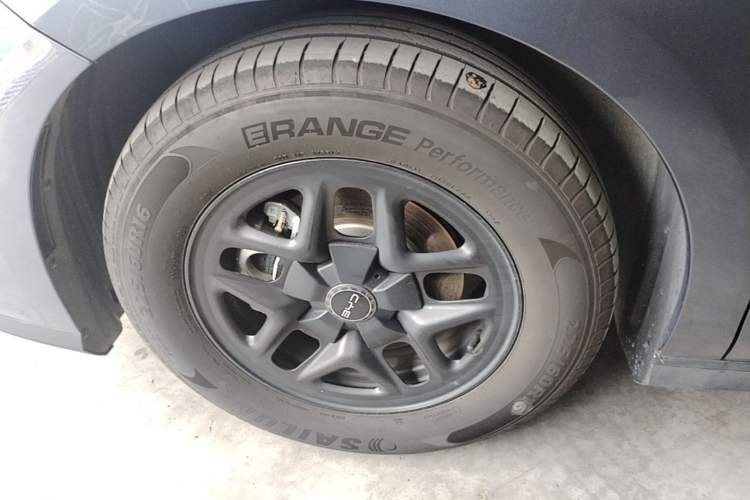 Used BYD Seal 05 DM-i 2025 DM-i Smart Drive 55KM Luxury Model Left Front Wheel Hub