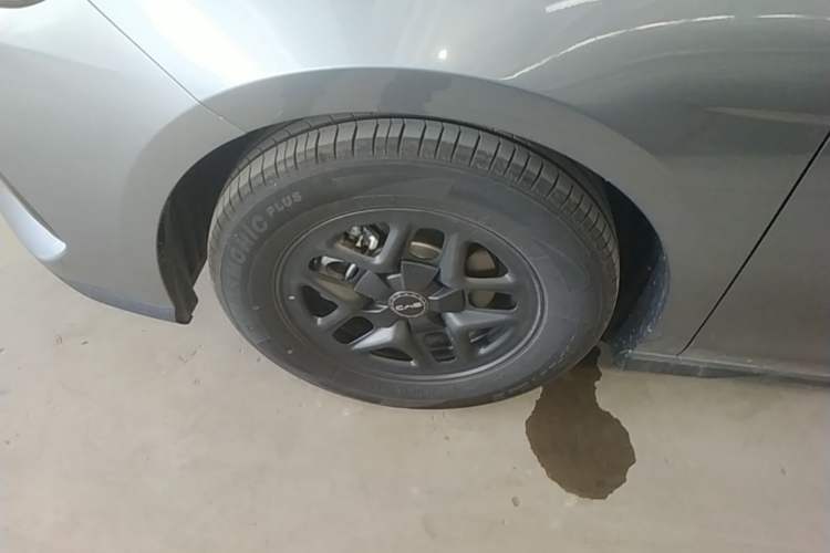 Used BYD Seal 05 DM-i 2025 DM-i Smart Drive 55KM Luxury Model Left Front Wheel Hub