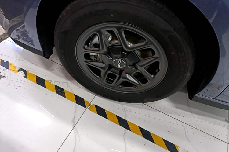 Used BYD Seal 05 DM-i 2025 DM-i Smart Drive 55KM Luxury Model Left Front Wheel Hub