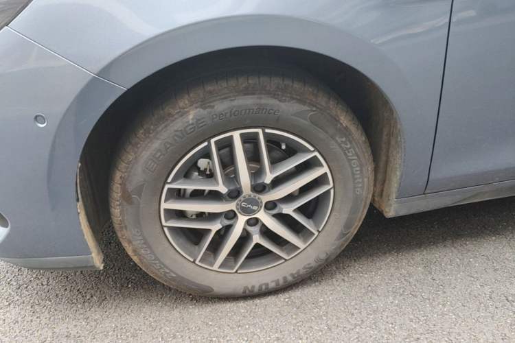Used BYD Seal 05 DM-i 2025 DM-i Intelligent Drive 120KM Flagship Model Left Front Wheel Hub