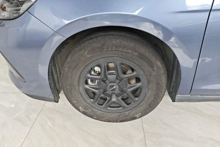 Used BYD Seal 05 DM-i 2025 DM-i Smart Drive 55KM Luxury Model Left Front Wheel Hub