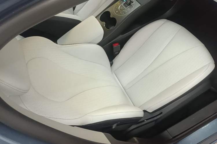 Used BYD Seal 05 DM-i 2025 DM-i Intelligent Drive 120KM Flagship Model Right Front Seat