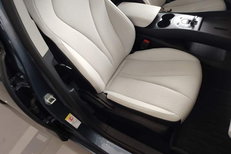 Used BYD Seal 05 DM-i 2025 DM-i Intelligent Drive 120KM Flagship Model Right Front Seat