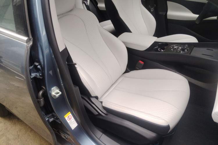 Used BYD Seal 05 DM-i 2025 DM-i Intelligent Drive 120KM Flagship Model Right Front Seat