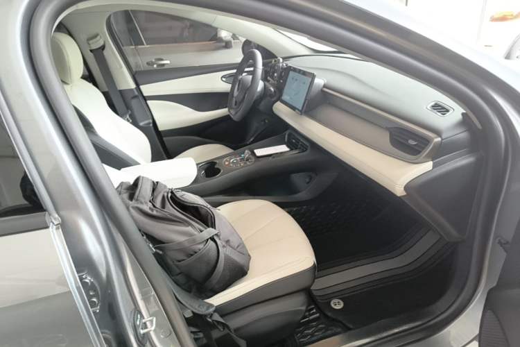 Used BYD Seal 05 DM-i 2025 DM-i Smart Drive 55KM Luxury Model Right Front Seat