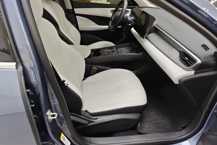 Used BYD Seal 05 DM-i 2025 DM-i Intelligent Drive 120KM Flagship Model Right Front Seat