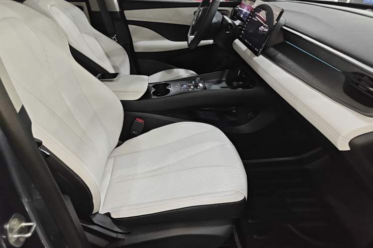 Used BYD Seal 05 DM-i 2025 DM-i Intelligent Drive 120KM Flagship Model Right Front Seat
