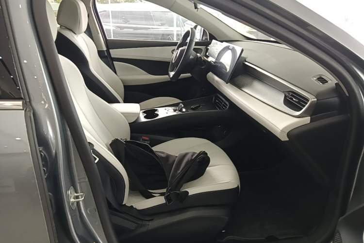 Used BYD Seal 05 DM-i 2025 DM-i Intelligent Drive 120KM Flagship Model Right Front Seat