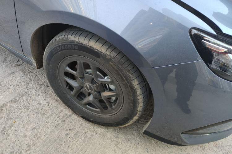 Used BYD Seal 05 DM-i 2025 DM-i Smart Drive 55KM Luxury Model Right Front Wheel Hub