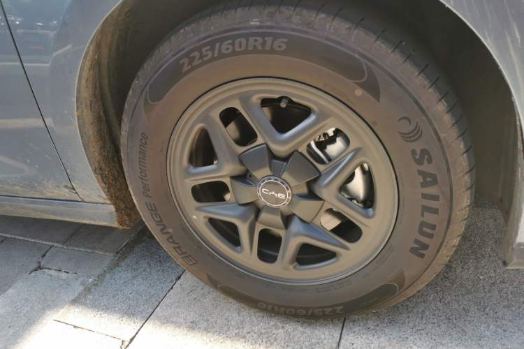 Used BYD Seal 05 DM-i 2025 DM-i Smart Drive 55KM Luxury Model Right Front Wheel Hub