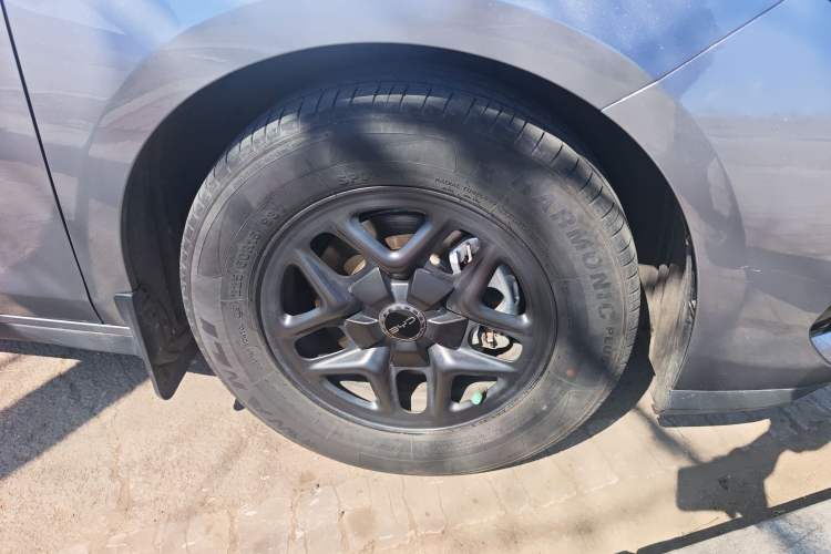 Used BYD Seal 05 DM-i 2025 DM-i Smart Drive 55KM Luxury Model Right Front Wheel Hub