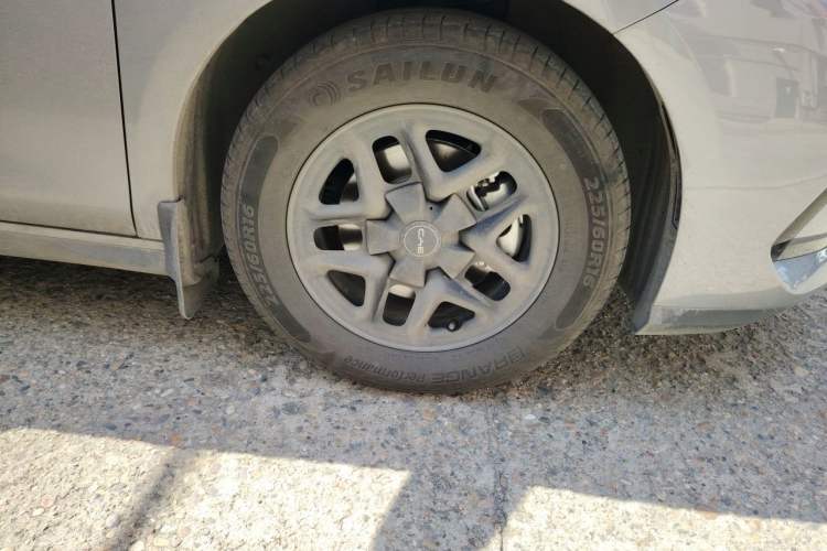Used BYD Seal 05 DM-i 2025 DM-i Smart Drive 55KM Luxury Model Right Front Wheel Hub