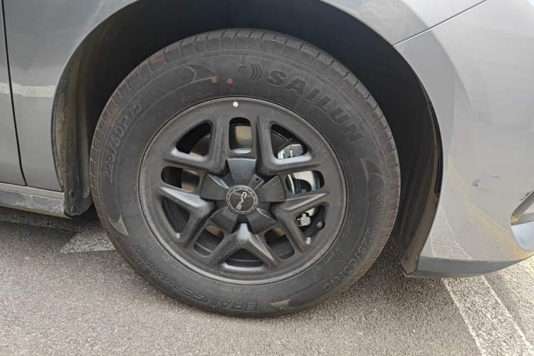 Used BYD Seal 05 DM-i 2025 DM-i Smart Drive 55KM Luxury Model Right Front Wheel Hub
