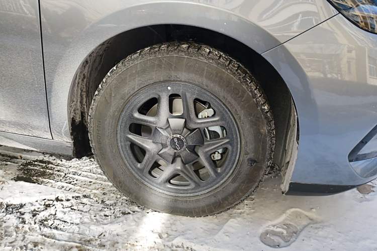 Used BYD Seal 05 DM-i 2025 DM-i Smart Drive 55KM Luxury Model Right Front Wheel Hub
