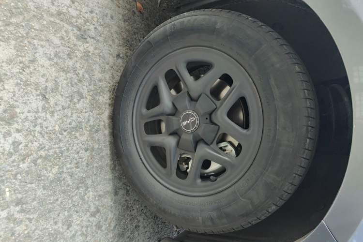 Used BYD Seal 05 DM-i 2025 DM-i Smart Drive 55KM Luxury Model Right Front Wheel Hub