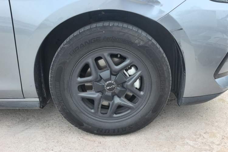 Used BYD Seal 05 DM-i 2025 DM-i Smart Drive 55KM Luxury Model Right Front Wheel Hub