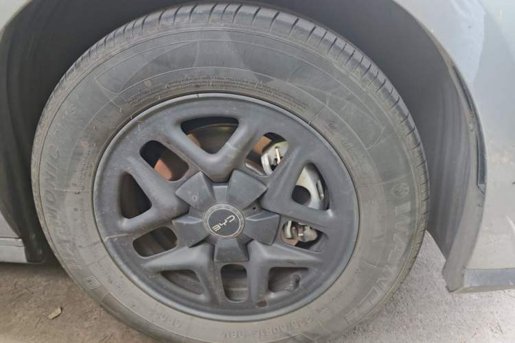 Used BYD Seal 05 DM-i 2025 DM-i Smart Drive 55KM Luxury Model Right Front Wheel Hub