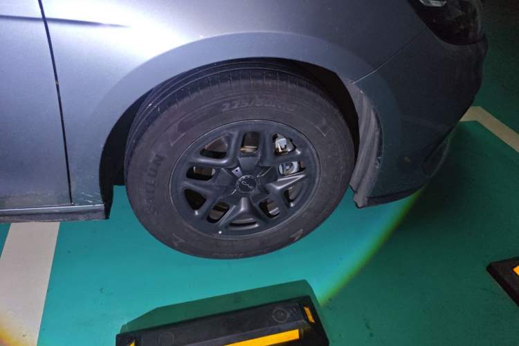 Used BYD Seal 05 DM-i 2025 DM-i Smart Drive 55KM Luxury Model Right Front Wheel Hub