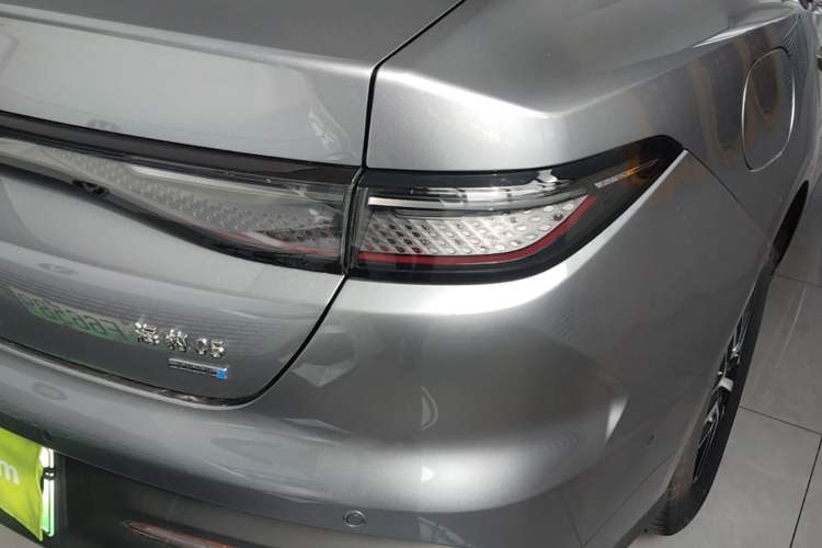 Used BYD Seal 05 DM-i 2025 DM-i Intelligent Drive 120KM Flagship Model Right Rear Taillight