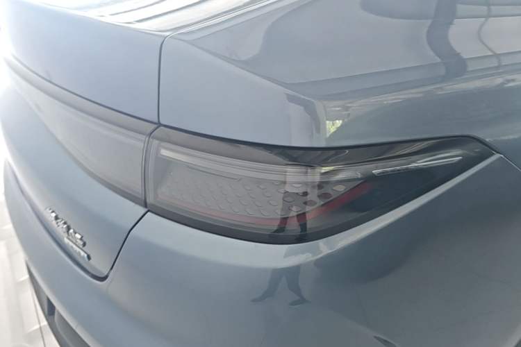 Used BYD Seal 05 DM-i 2025 DM-i Intelligent Drive 120KM Flagship Model Right Rear Taillight