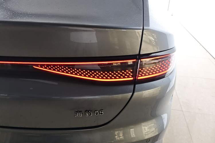 Used BYD Seal 05 DM-i 2025 DM-i Smart Drive 55KM Luxury Model Right Rear Taillight