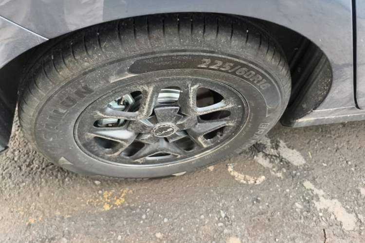 Used BYD Seal 05 DM-i 2025 DM-i Smart Drive 55KM Luxury Model Right Rear Wheel Hub