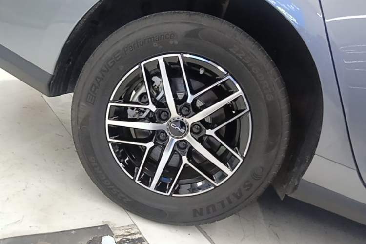 Used BYD Seal 05 DM-i 2025 DM-i Intelligent Drive 120KM Flagship Model Right Rear Wheel Hub
