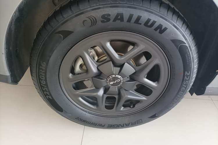 Used BYD Seal 05 DM-i 2025 DM-i Smart Drive 55KM Luxury Model Right Rear Wheel Hub