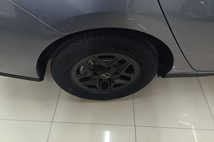 Used BYD Seal 05 DM-i 2025 DM-i Smart Drive 55KM Luxury Model Right Rear Wheel Hub
