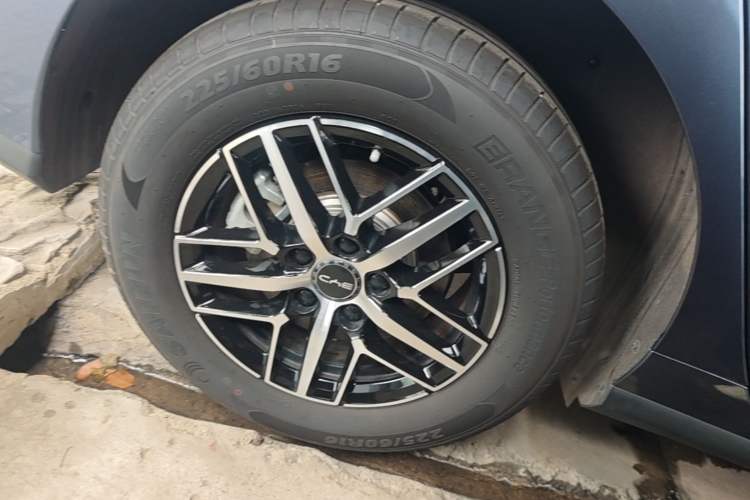 Used BYD Seal 05 DM-i 2025 DM-i Intelligent Drive 120KM Flagship Model Right Rear Wheel Hub
