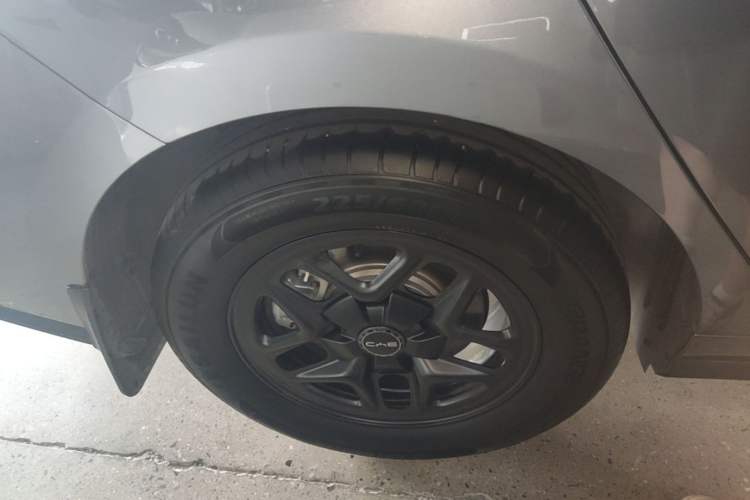 Used BYD Seal 05 DM-i 2025 DM-i Smart Drive 55KM Luxury Model Right Rear Wheel Hub