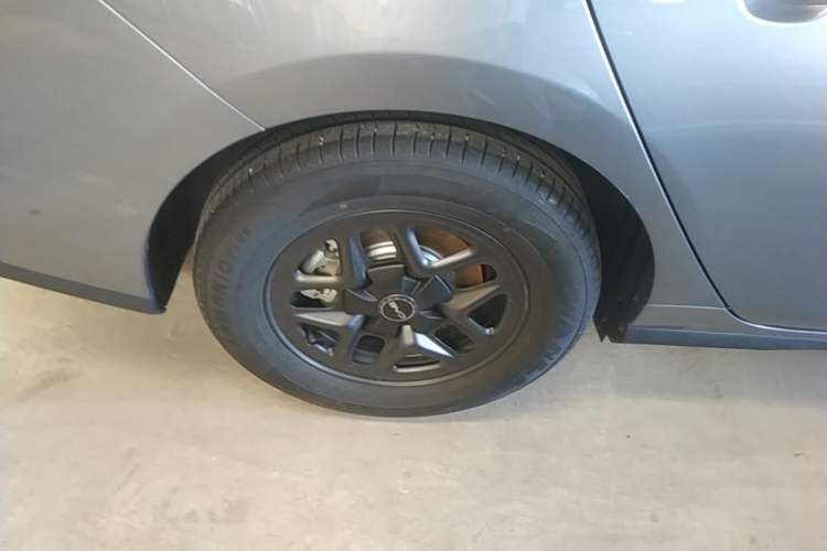 Used BYD Seal 05 DM-i 2025 DM-i Smart Drive 55KM Luxury Model Right Rear Wheel Hub