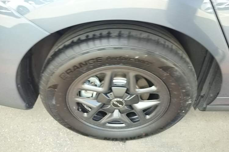 Used BYD Seal 05 DM-i 2025 DM-i Smart Drive 55KM Luxury Model Right Rear Wheel Hub