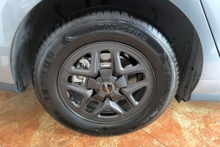 Used BYD Seal 05 DM-i 2025 DM-i Smart Drive 55KM Luxury Model Right Rear Wheel Hub